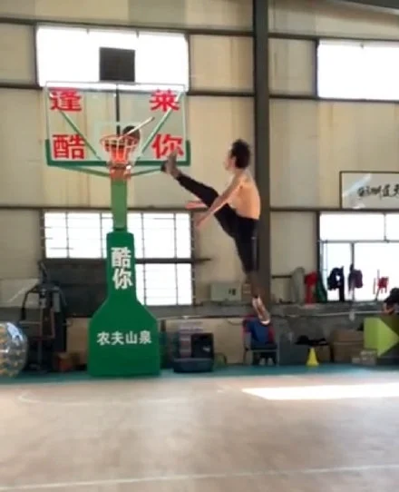 刻苦训练篮球时如何避免受伤的建议_1